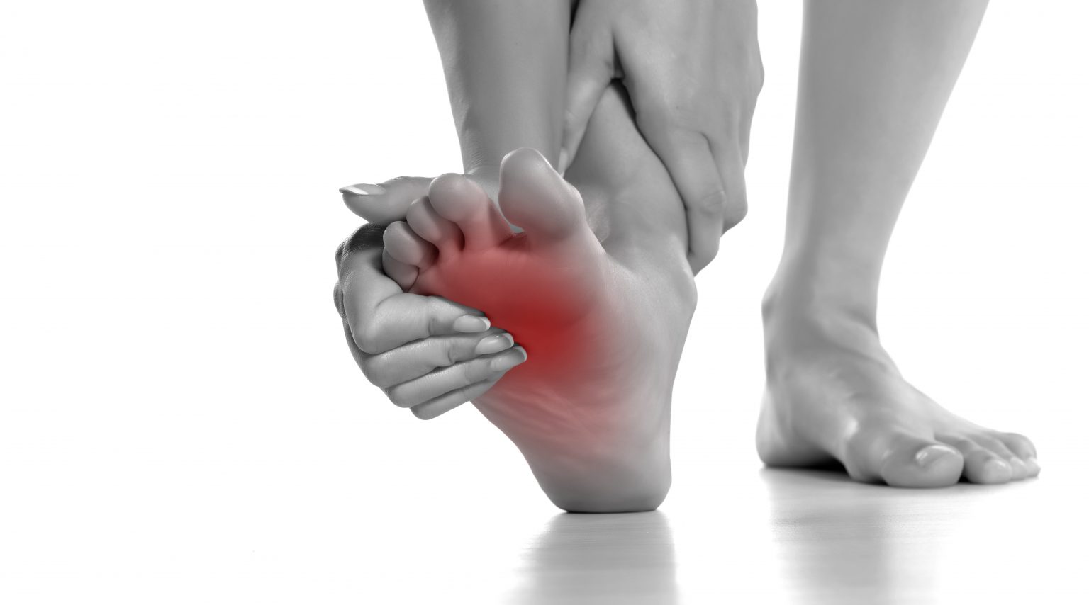 Pain in the Balls of Your Feet? Symptoms & Causes of Metatarsalgia ...